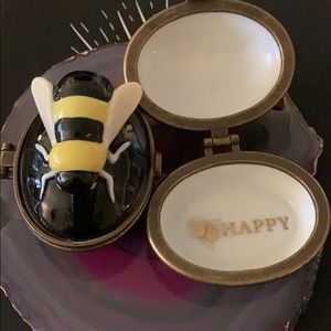 Adorable 🐝bumble bee 🐝 porcelain ceramic box